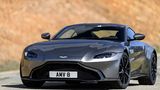 Die Front des Aston Martin Vantage wendet sich etwas vom klassischen Design ab