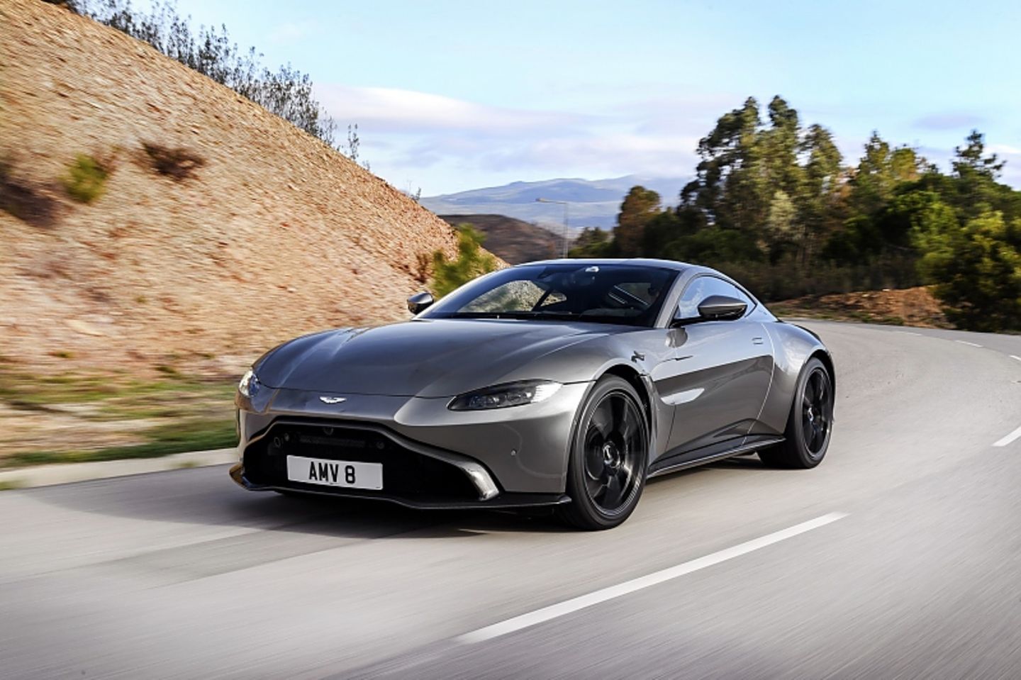 Der Aston Martin Vantage erreicht nicht die fahrdynamische Präzision des Porsche 911