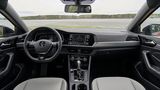 Der Innenraum des VW Jetta 1.4 TSI 2019 USA