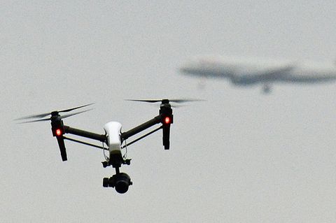 Eine Maschine der Fluggesellschaft Skyjet stieß beim Anflug auf den Flughafen von Québec mit einer Drohne zusammen (Symbolbild)