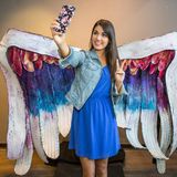 Eine Installation, die dem Flügel-Graffiti von der Melrose Avenue, Los Angeles nachempfunden ist