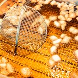 Frisch aus der Fritteuse: So sieht Glück aus – braun und fettig