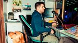 Fragt man die Teens, dann hat er mit Abstand den coolsten Job der Welt: Hans-Heinrich Dieckmann jr. ist der Chef des Autoscooters Stardust