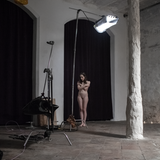 Nackt und einsam: Darstellerin Dido am Set des Films "Spectrophilia"