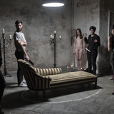 Kurze Besprechung mit der Chefin, dann wird weiter gefilmt. Und gevögelt, natürlich.