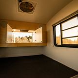 Stehhöhe gibt es innen nicht.