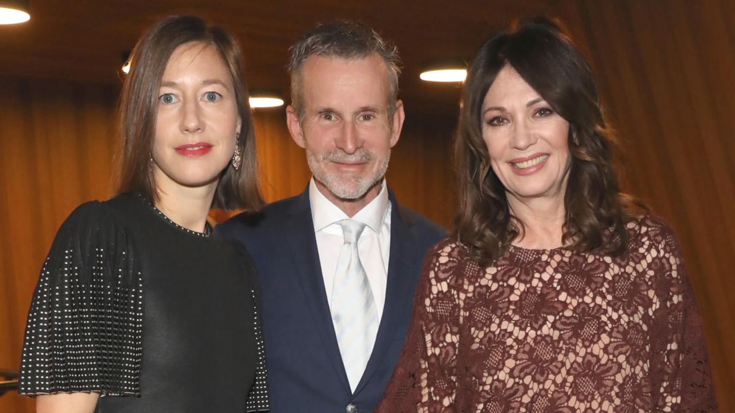 Die Schauspieler Johanna Wokalek (l.), Ulrich Matthes und Iris Berben