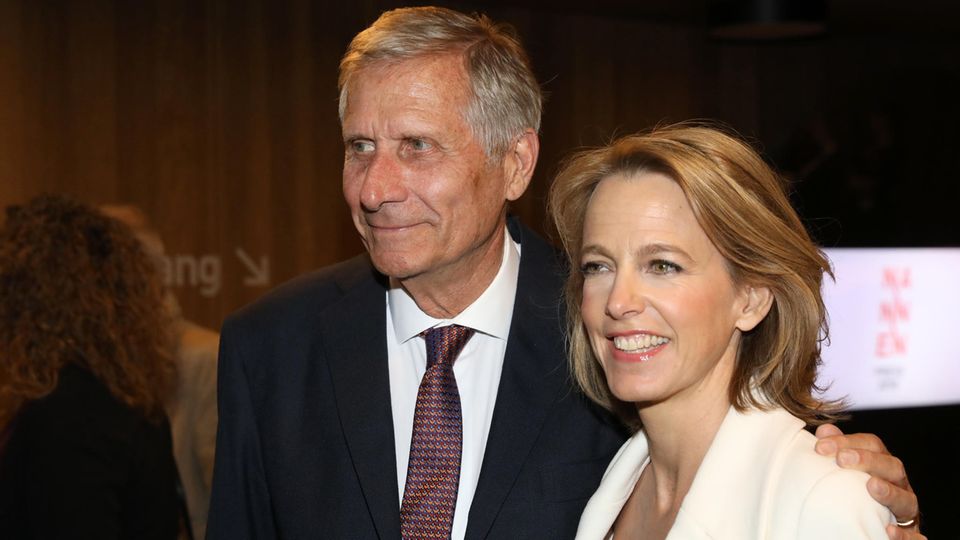 Laudatio zum Sonderpreis: "Mit ihrer Arbeit stellt sie sich den Angstmachern und Hetzern aller Seiten entgegen" Laudatio zum Sonderpreis: "Mit ihrer Arbeit stellt sie sich den Angstmachern und Hetzern aller Seiten entgegen"
