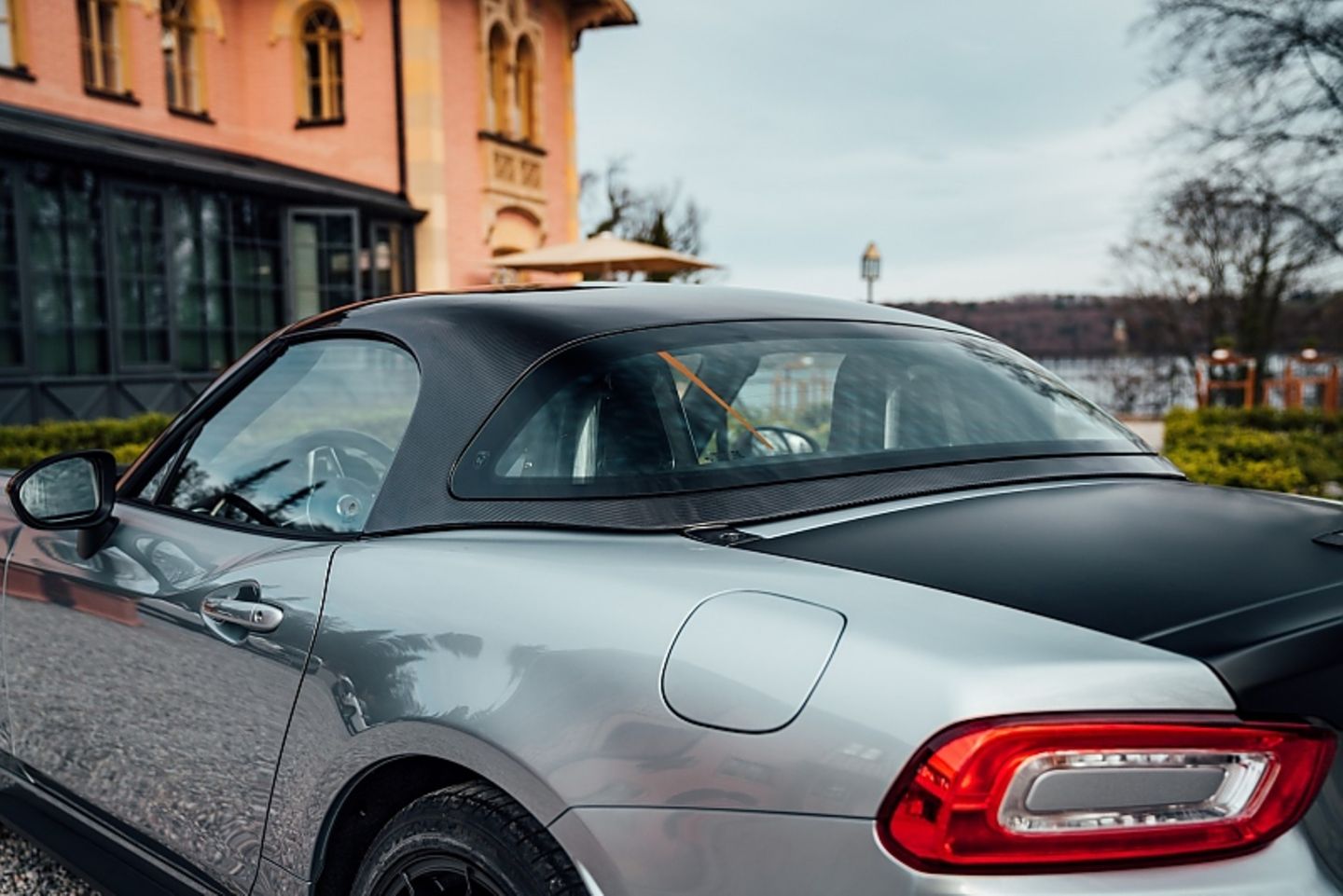 Das Hardtop wiegt 16 Kilogramm