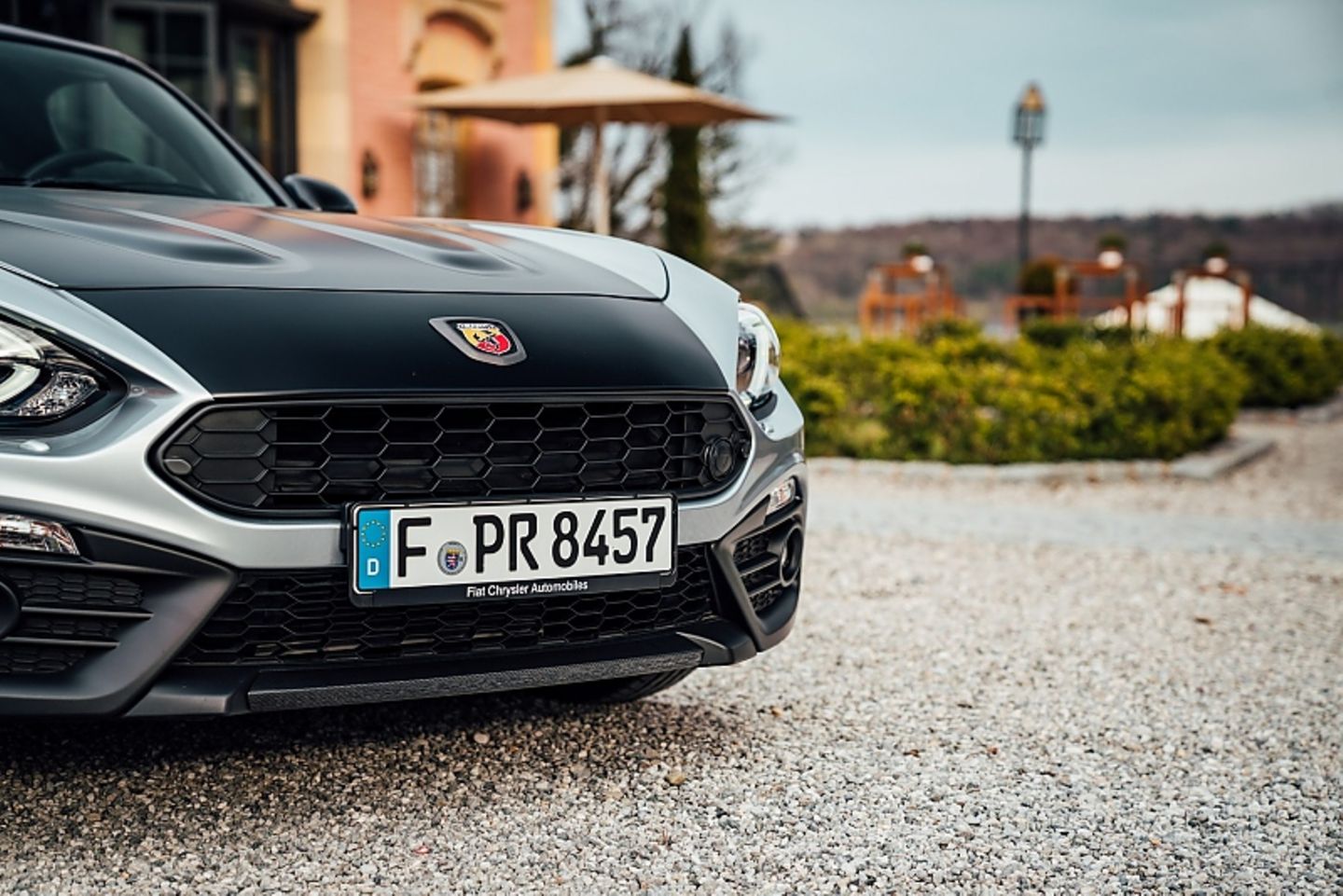 Der Skorpion prangt auf der Motorhaube