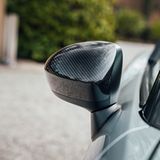Die Kappen der Außenspiegel sind aus Carbon