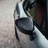 Die Sitzposition ist trotz der Lenkradsäule, die nicht längs verstellbar ist, gut