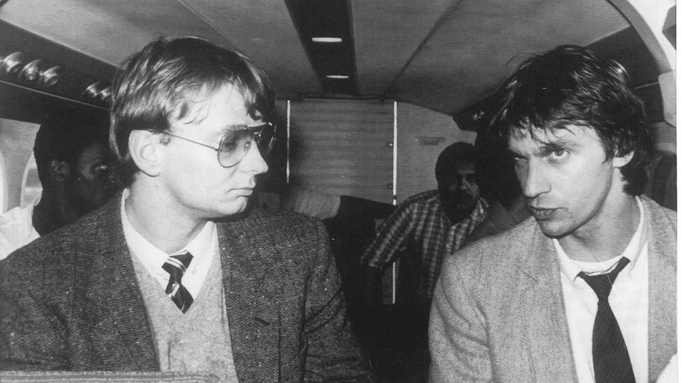 In den Achtzigern hat van Hout (l.) gemeinsam mit Willem Holleeder (r.) den Bier-König Alfred Heineken entführt