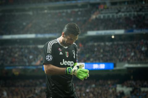 Gianluigi Buffon Rot Karte Real Madrid