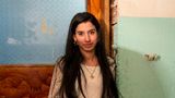 Ihr Vater sagt, wer Vanya heiratet, muss 10.000 oder 20.000 Euro bezahlen. Weil Vanya das schönste Mäd­chen im Viertel sei.