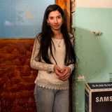 Ihr Vater sagt, wer Vanya heiratet, muss 10.000 oder 20.000 Euro bezahlen. Weil Vanya das schönste Mäd­chen im Viertel sei.