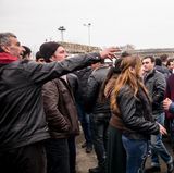 Vanya guckt währenddessen am liebsten auf den Boden