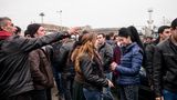 Vanya guckt währenddessen am liebsten auf den Boden