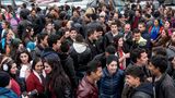 Einmal im Jahr kommen Roma aus dem ganzen Land zusammen, um zu plaudern, Wein zu trinken – und ihre Kinder zu verkuppeln