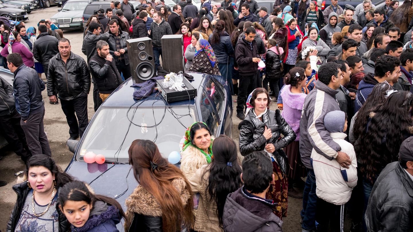 Der Brautmarkt in Stara Zagora ist der größte im Land – 500 Roma kamen