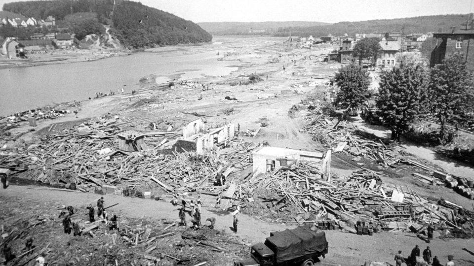 Das überschwemmte Möhnetal