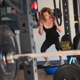 "Keiner der anderen steckt so viel Arbeit rein wie sie", sagt Rafael Riancho, einer der Fotografen, die mit ihren langen Objektiven immer am Rand der Klippen stehen, um spektaku­läre Bilder zu schießen.