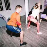 JWD-Reporter Michalis Pantelouris (l.) ist hochkonzentriert bei der Sache