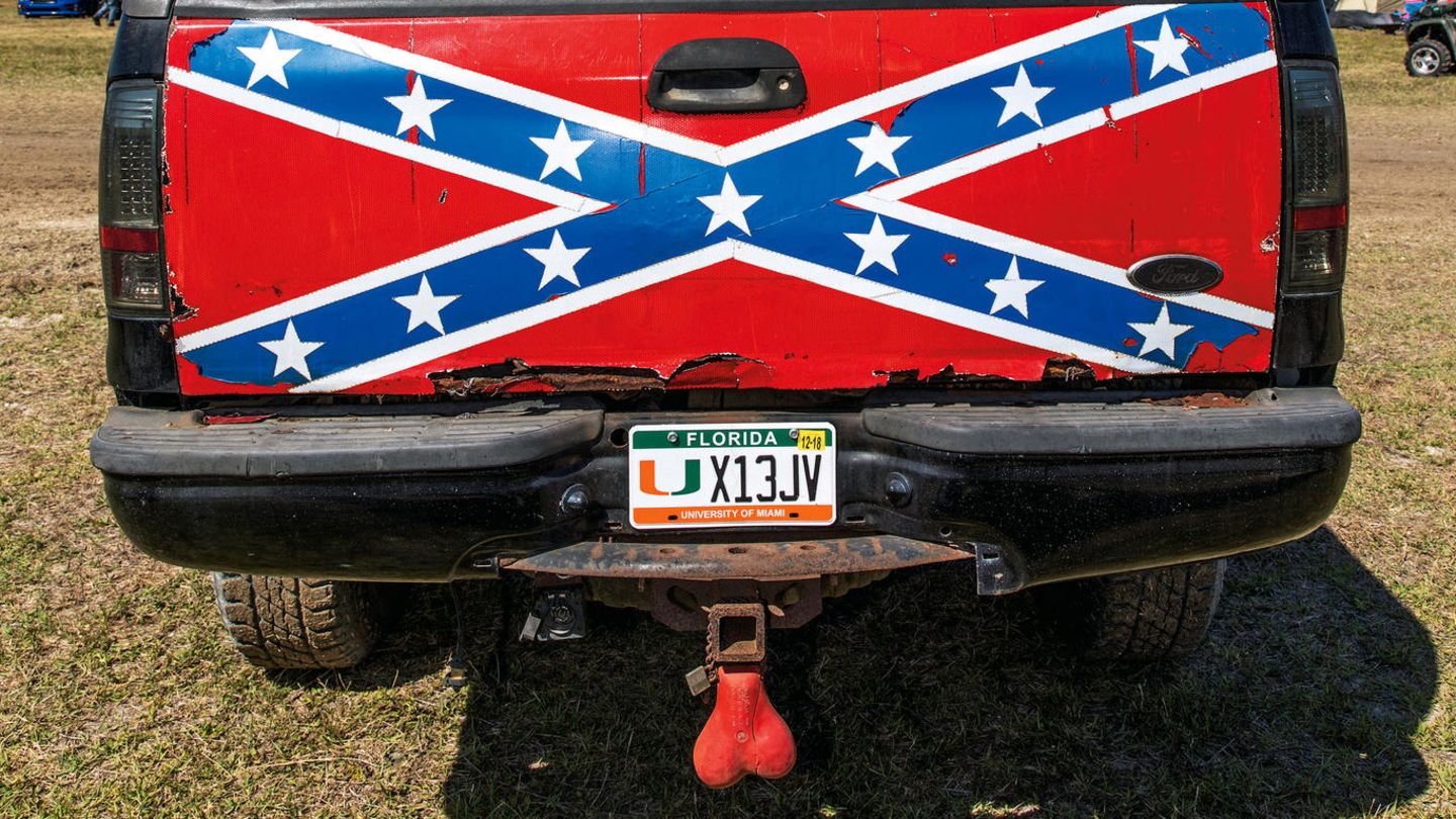 "Truck Balls" unter der Flagge der Südstaaten – was die wohl über das Gemächt des Fahrers aussagen sollen ...