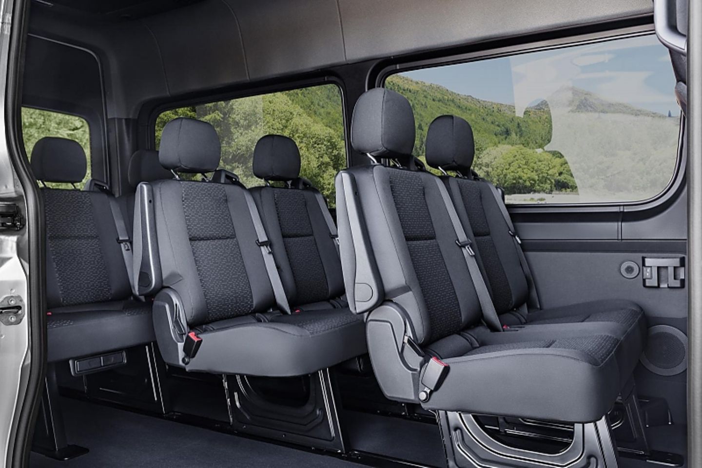 Als Shuttel ist der Mercedes Sprinter gut bestuhlt