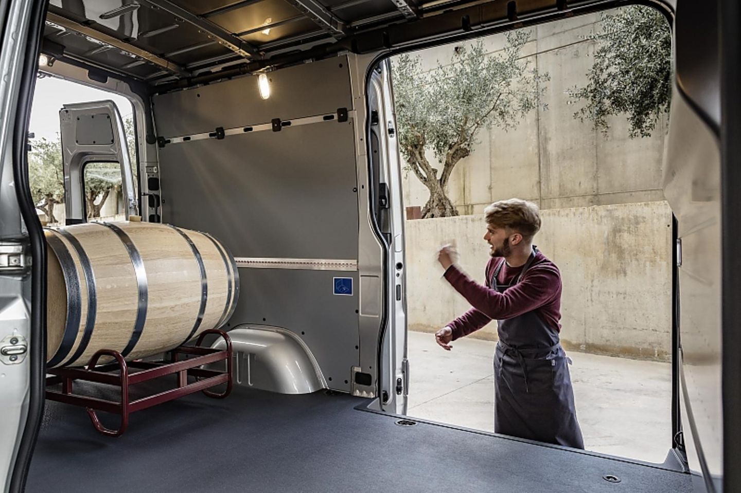 Der Laderaum im Mercedes Sprinter ist einfach zu bestücken