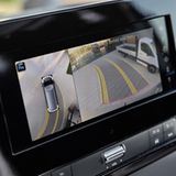 Die Darstellung aus der Vogelperspektive lässt im Mercedes Sprinter präzises Rangieren zu