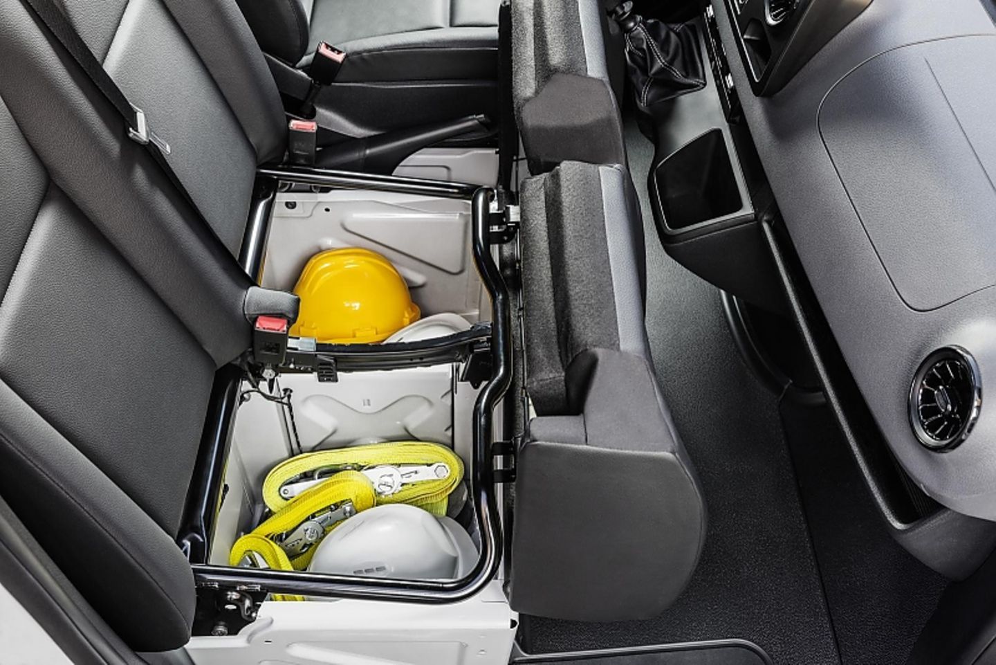Der Mercedes Sprinter bietet zahlreiche sinnvolle Ablagen