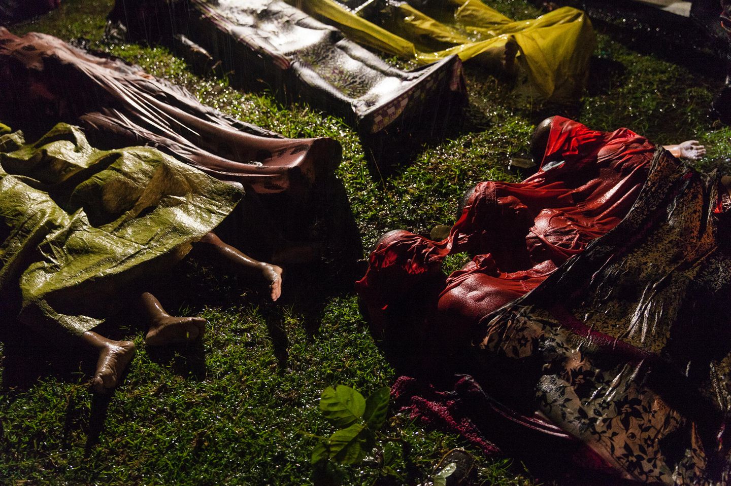 World Press Foto Rohinga Flüchtlinge Das Bild zeigt die Leichen von Rohingya-Flüchtlingen, nachdem ihr Boot, mit dem sie von Myanmar nach Bangladesch flüchten wolten, gekentert war. Fotografen Patrick Brown gewann in der Kategorie "General News"