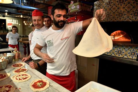 In der Pizza-Werktstatt von Bolognas Lebensmittelpark Fico