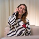 Junge Dame telefoniert