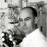 Junger Albert Hofmann in seinem Labor