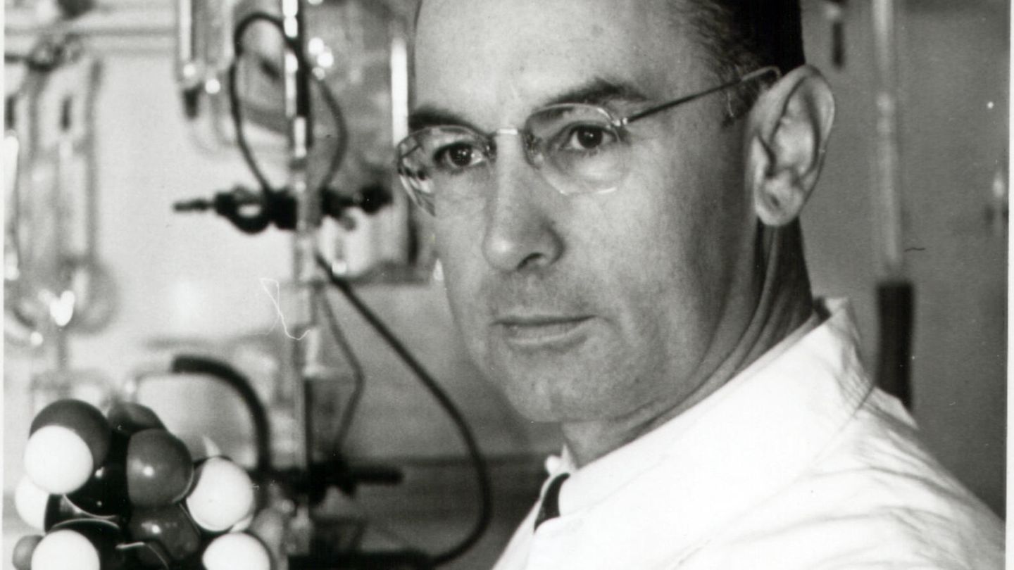 Der junge Entdecker in seinem Labor Junger Albert Hofmann in seinem Labor