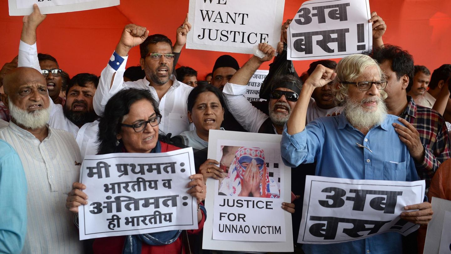 Indien: Die Menschen protestieren gegen die Gräueltaten gegen Frauen und fordern Gerechtigkeit