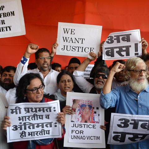 Indien: Die Menschen protestieren gegen die Gräueltaten gegen Frauen und fordern Gerechtigkeit