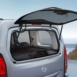 Die Heckklappe lässt sich zweigeteilt öffnen