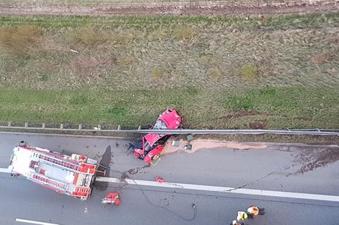 Der Fahrer des Ferraris wurde im Fahrzeugwrack eingequetscht