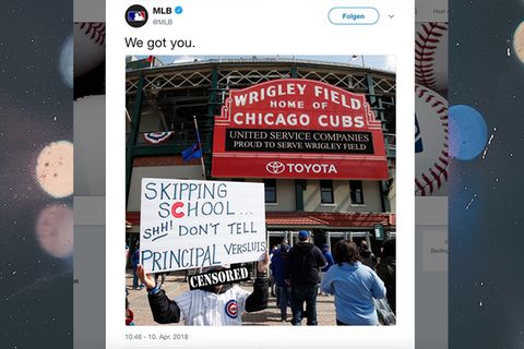 MLB-Foto von Tucker vor dem Wrigley Field Stadion
