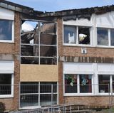 Die Hauptschule nach dem Brand: Das Treppenhaus und Teile des Dachs sind völlig zerstört