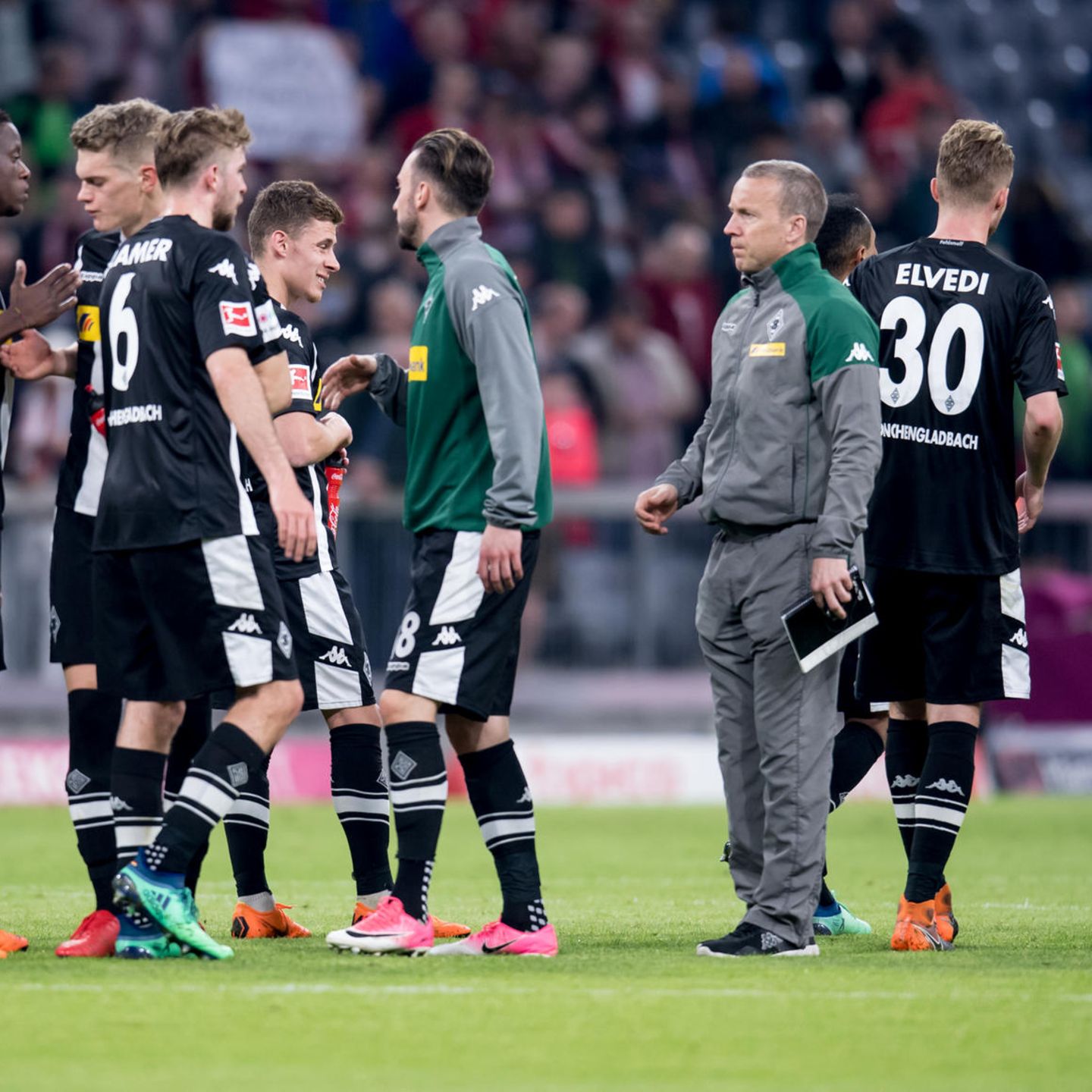 Bundesliga Sexualdelikt im Sonderzug überschattet Klatsche für Borussia Mönchengladbach STERN.de