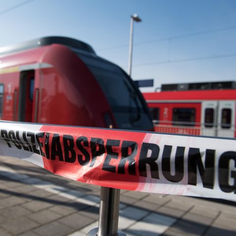Mutmaßlicher Sexualdelikt in Fußball-Sonderzug: Polizei fahndet nach 30-Jährigen Mönchengladbacher