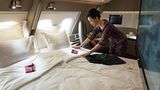 Platz 5: Singapore Airlines  Neue Maßstäbe setzt die Airline aus Singapure mit der jüngster Version der First Class im Upper Deck des Airbus A380: Die Anzahl der Suiten wurde von zwölf auf sechs Suiten reduziert, aber der Platz auf 4,6 Qudratmeter vergrößert.