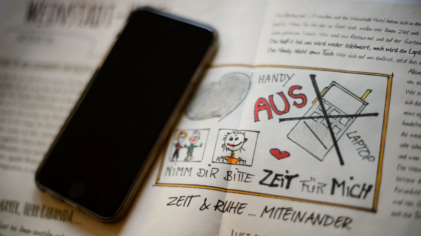 handy - smartphone - laptop - verbot - hotel - internet