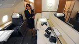 Platz 3: Lufthansa  Lufthansa bietet nur noch auf einem Teil ihrer Langstreckenflotte eine First-Class-Kabine - ohne Suiten aber großzügigen Sitzabständen und mit einem flexibel nutzbaren Sichtschutz.