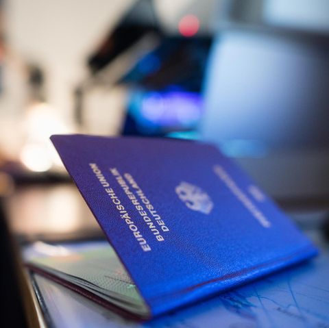 Flüchtlinge - Pass - Ausweis - Verkauf