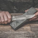 Messer  Ohne ein scharfes Messer geht nichts in der Küche. Legen Sie sich deshalb lieber ein hochwertiges zu. Und am besten gleich zwei davon.